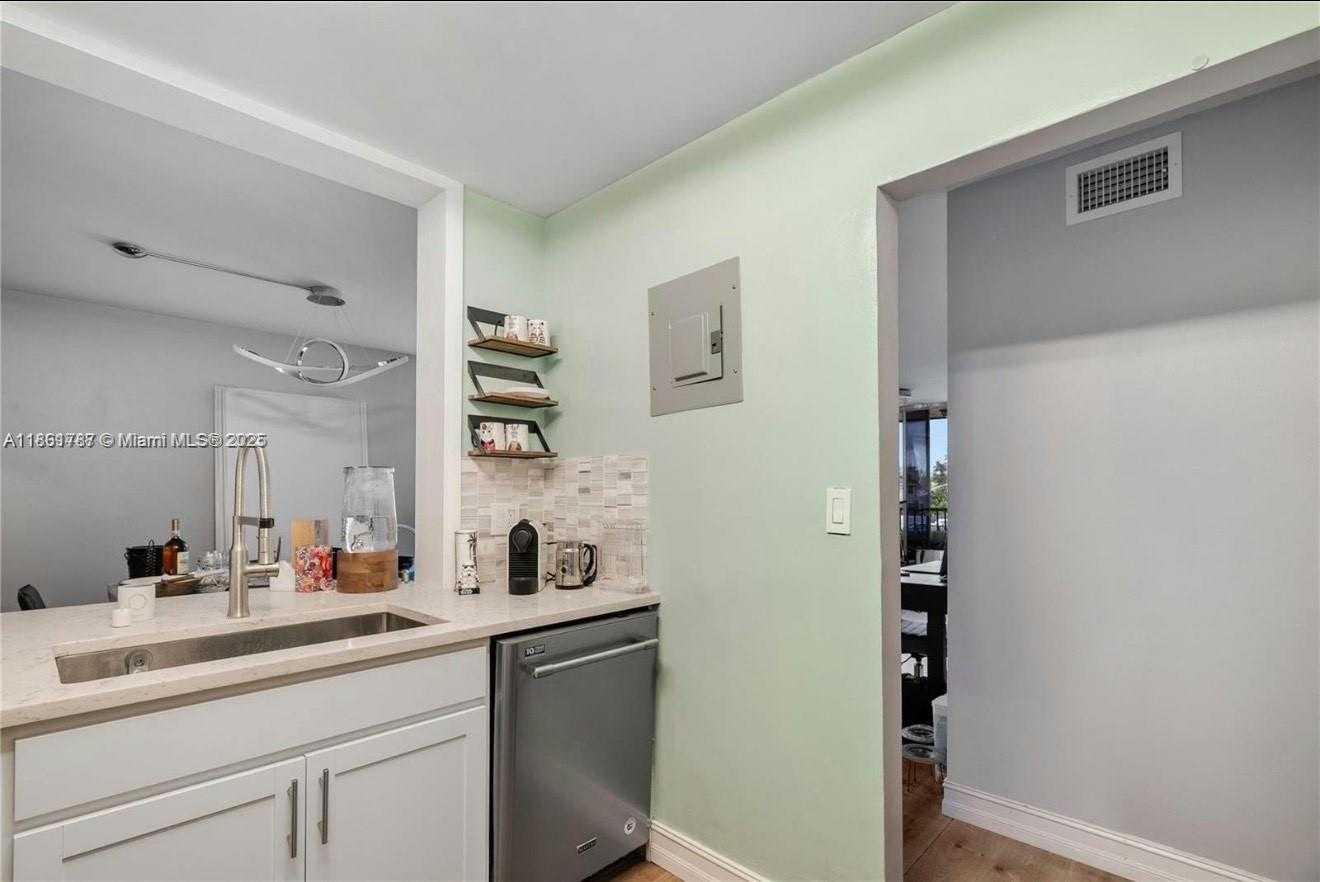 Small Image of 7173 ORANGE DR #214B, Davie Number 11