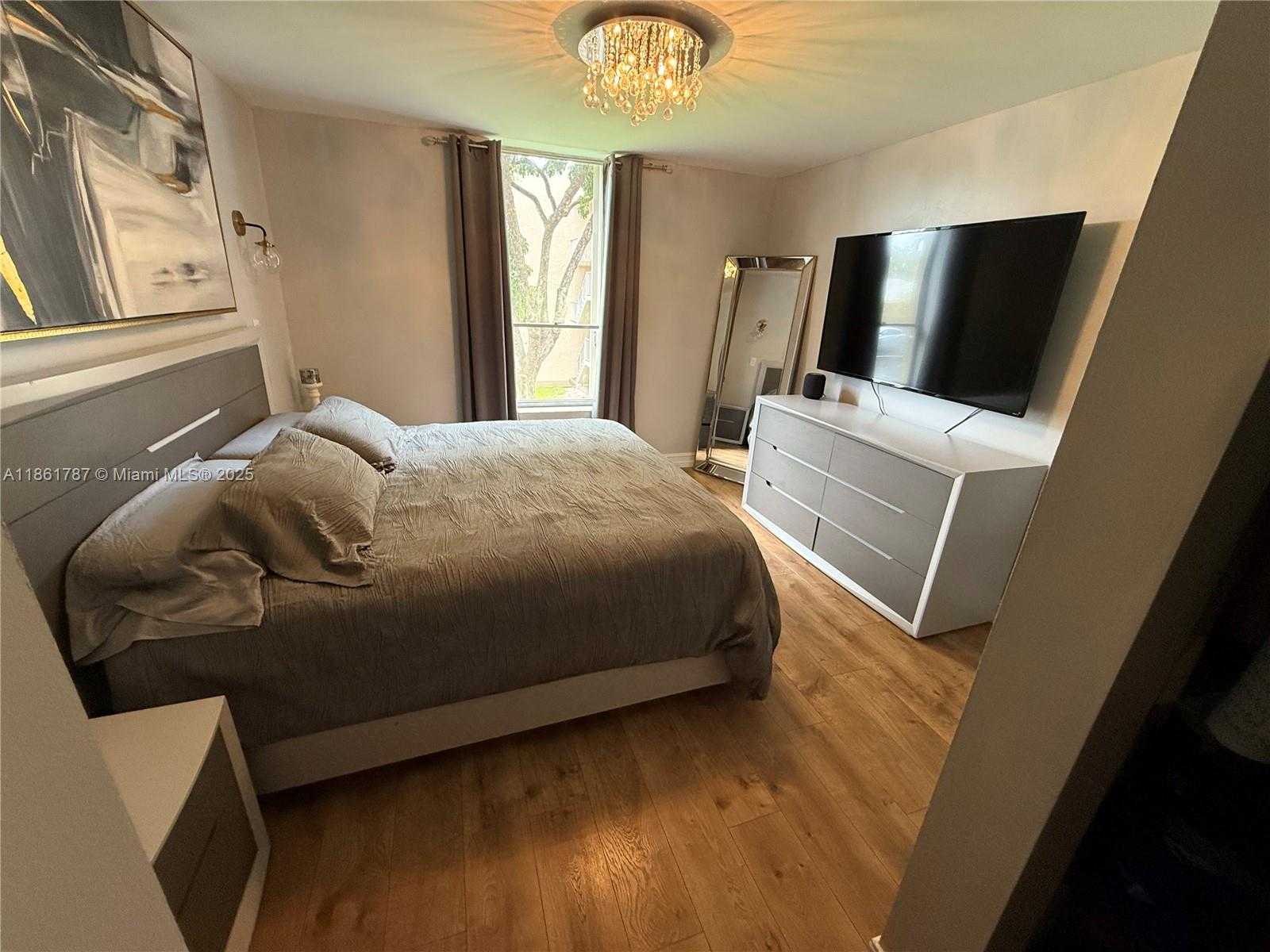 Small Image of 7173 ORANGE DR #214B, Davie Number 14