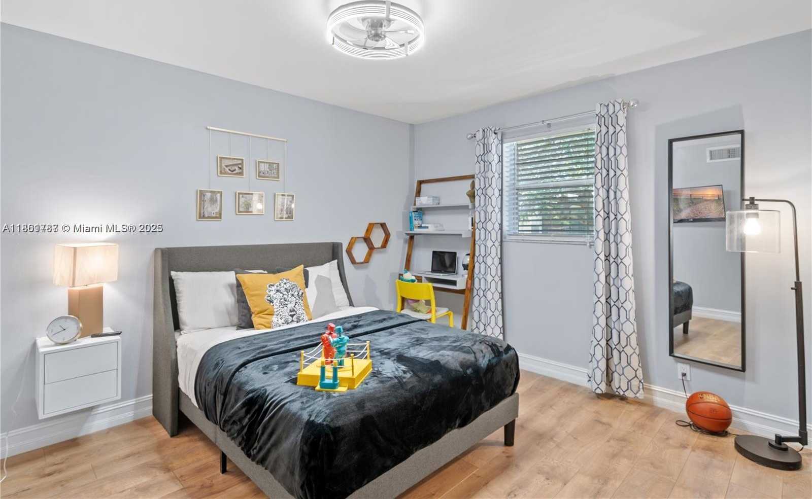 Small Image of 7173 ORANGE DR #214B, Davie Number 2