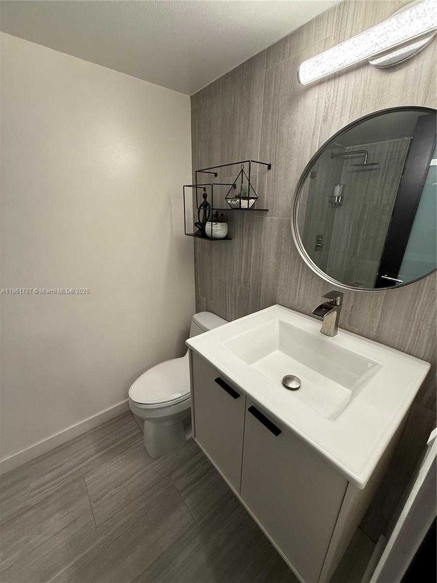 Small Image of 7173 ORANGE DR #214B, Davie Number 23