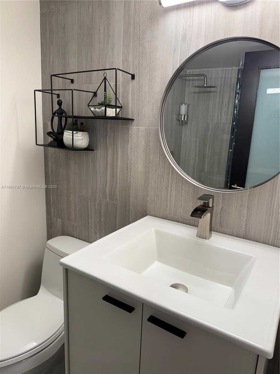 Small Image of 7173 ORANGE DR #214B, Davie Number 24