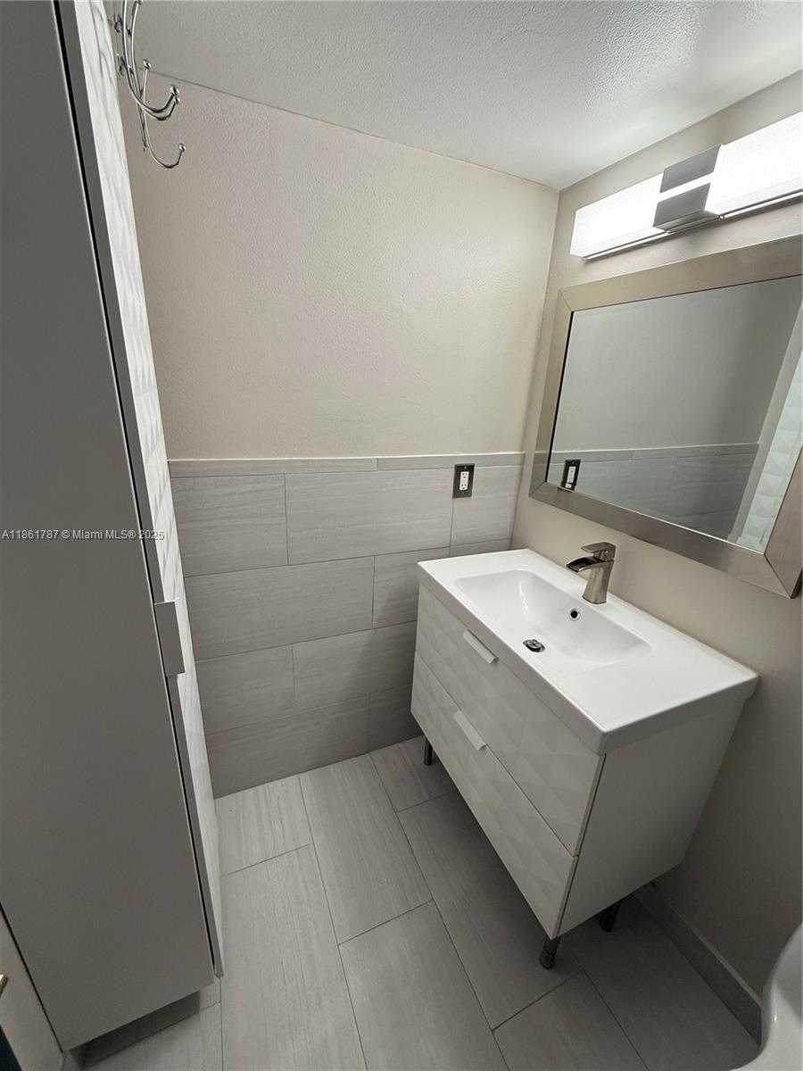 Small Image of 7173 ORANGE DR #214B, Davie Number 25