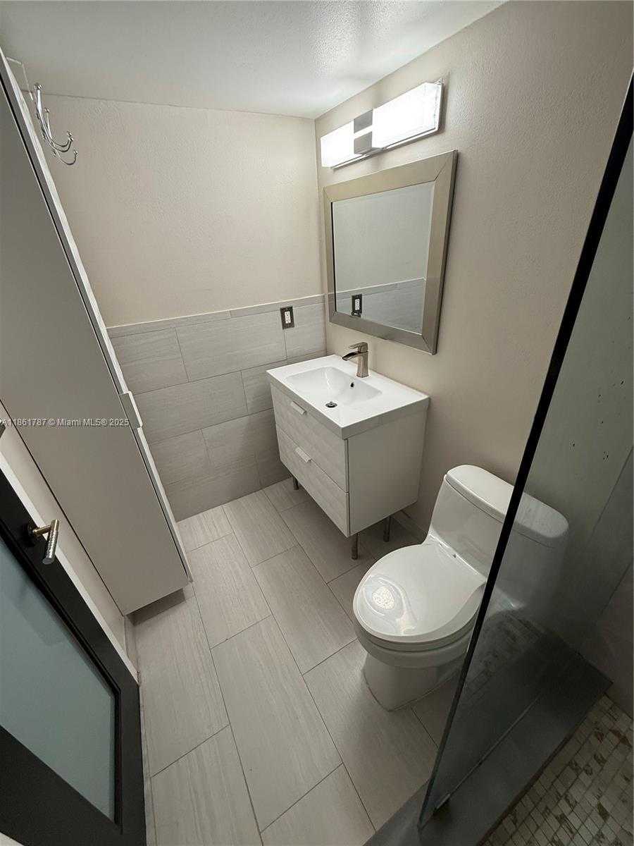 Small Image of 7173 ORANGE DR #214B, Davie Number 26