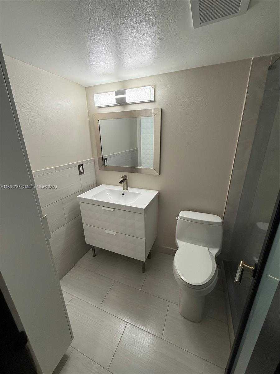 Small Image of 7173 ORANGE DR #214B, Davie Number 28