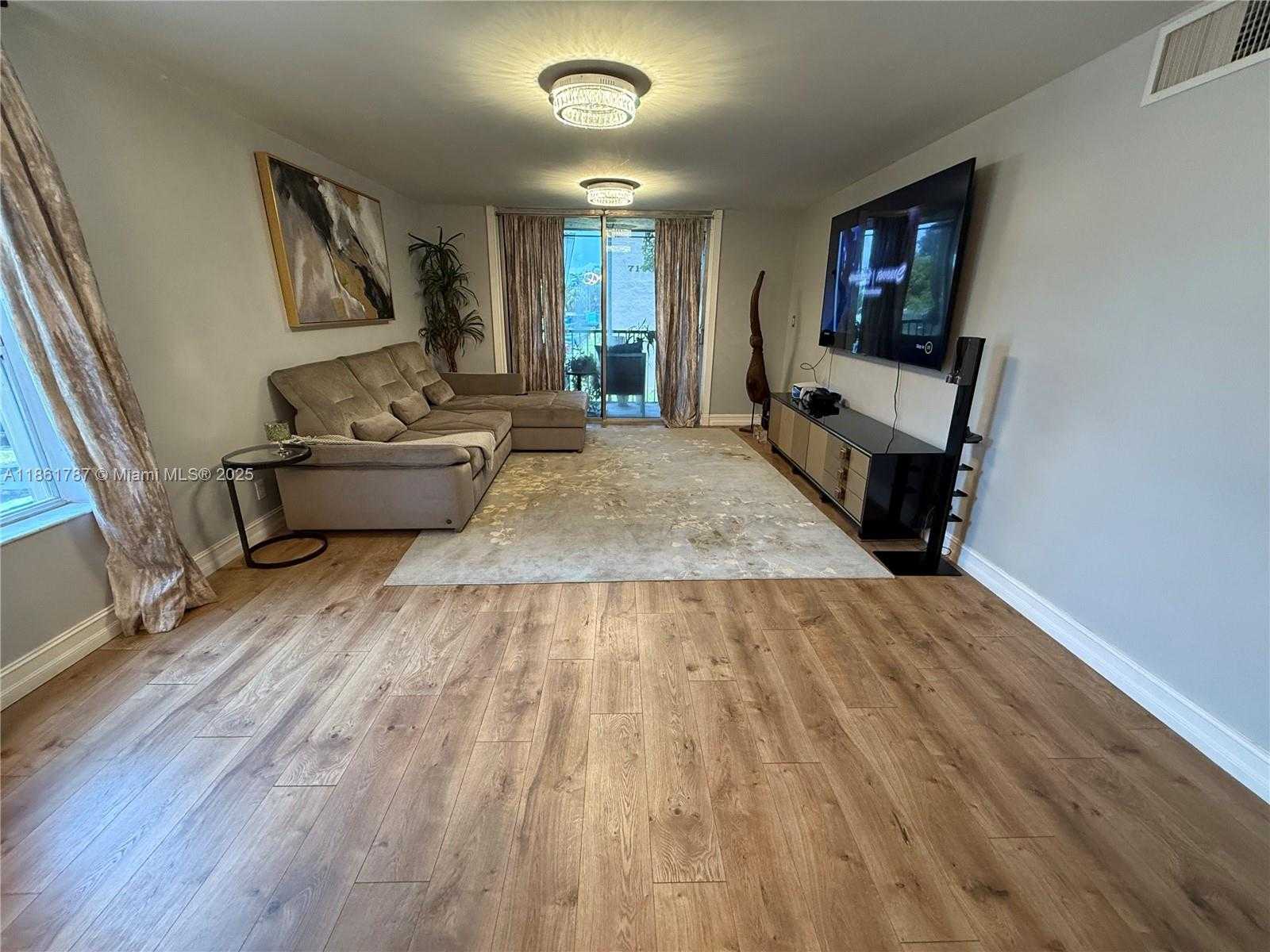 Small Image of 7173 ORANGE DR #214B, Davie Number 5