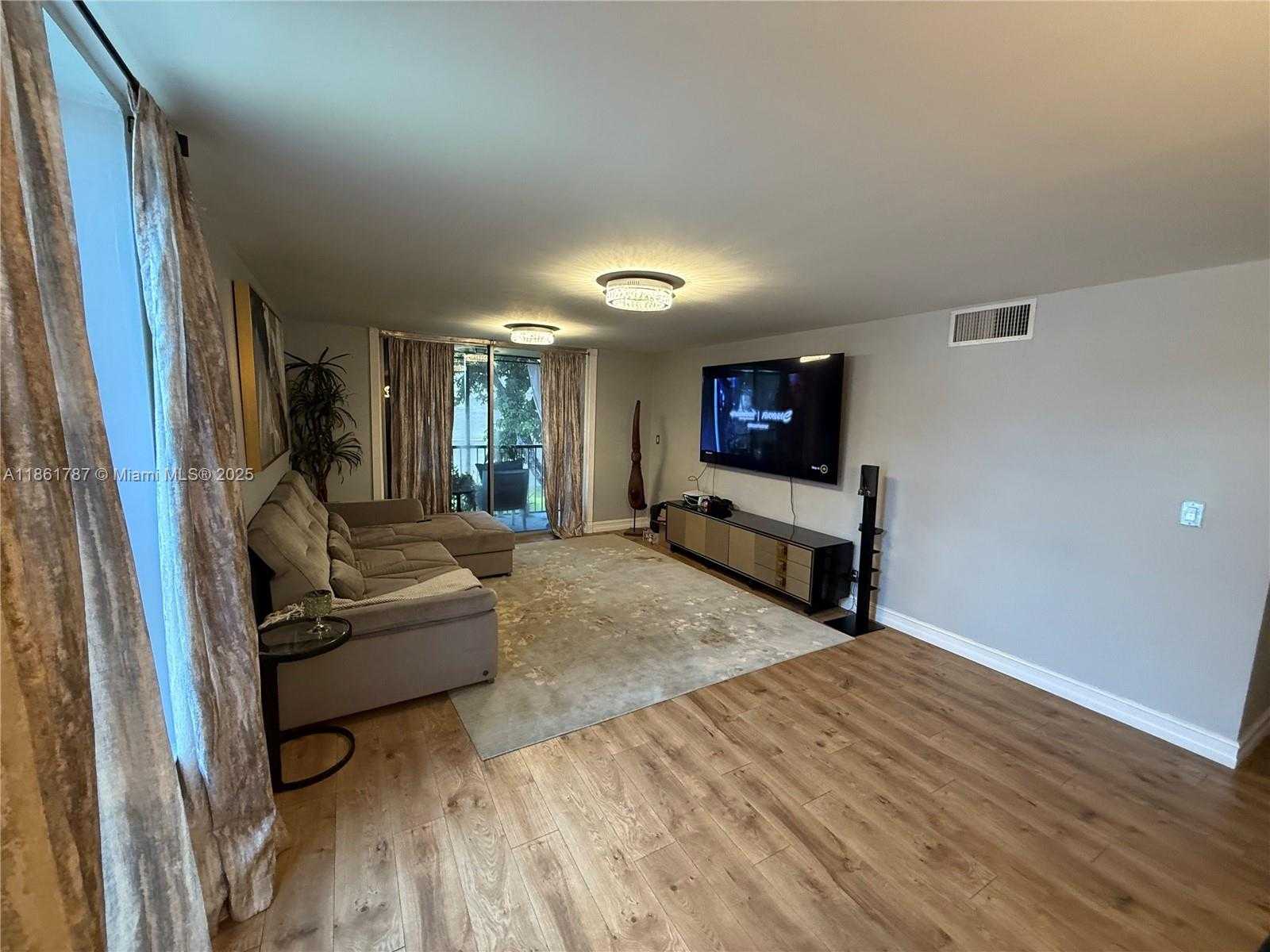 Small Image of 7173 ORANGE DR #214B, Davie Number 6