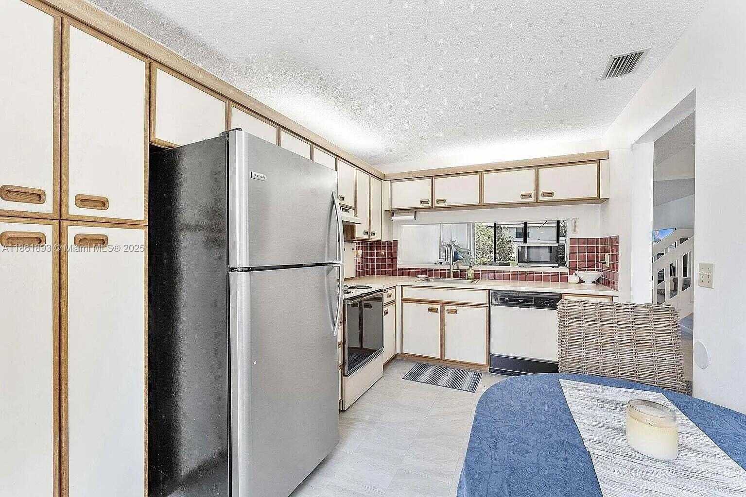 Small Image of 4575 SOUTH CARAMBOLA CIR S #27206, Coconut Creek Number 5