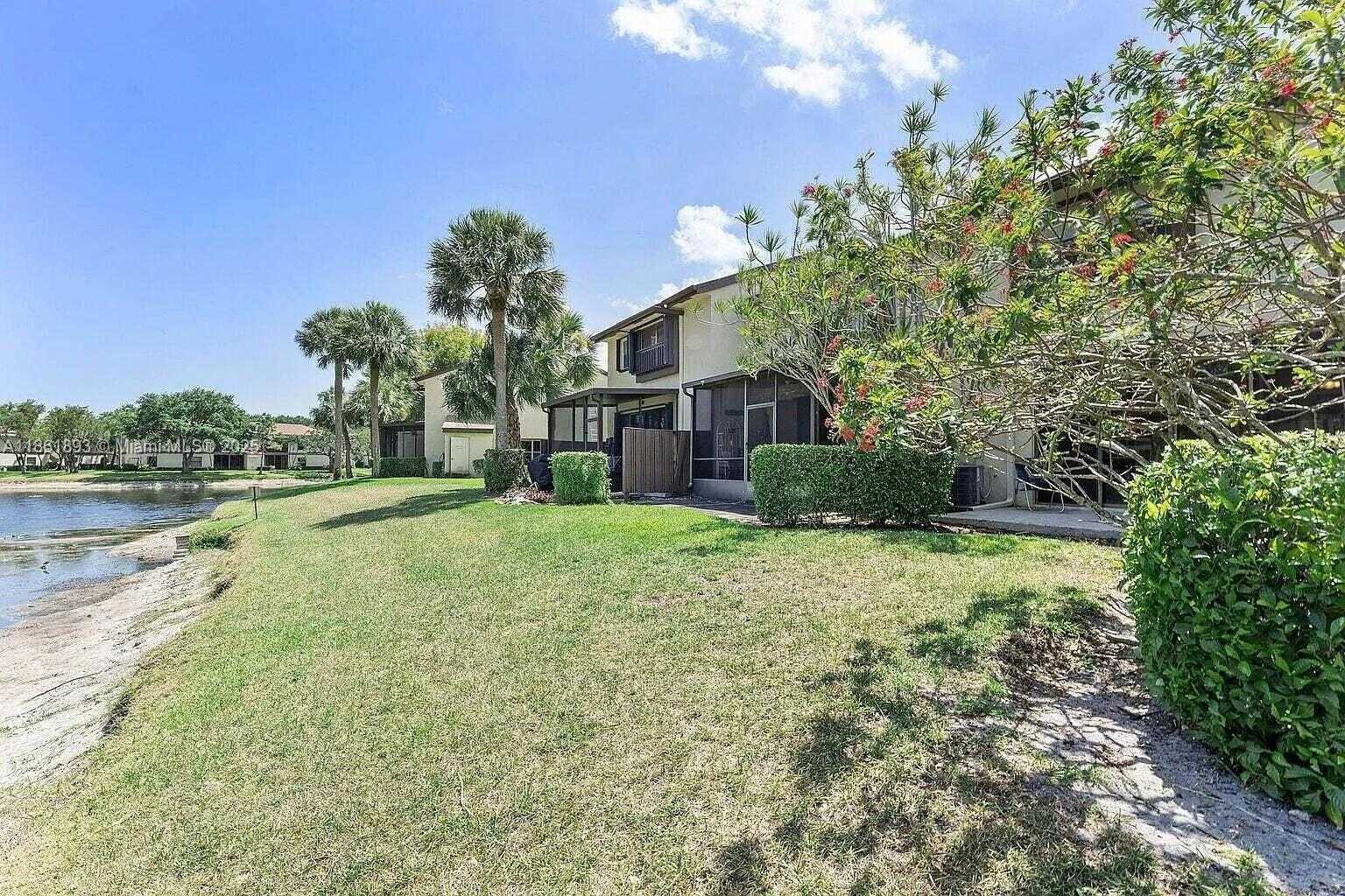 Small Image of 4575 SOUTH CARAMBOLA CIR S #27206, Coconut Creek Number 7