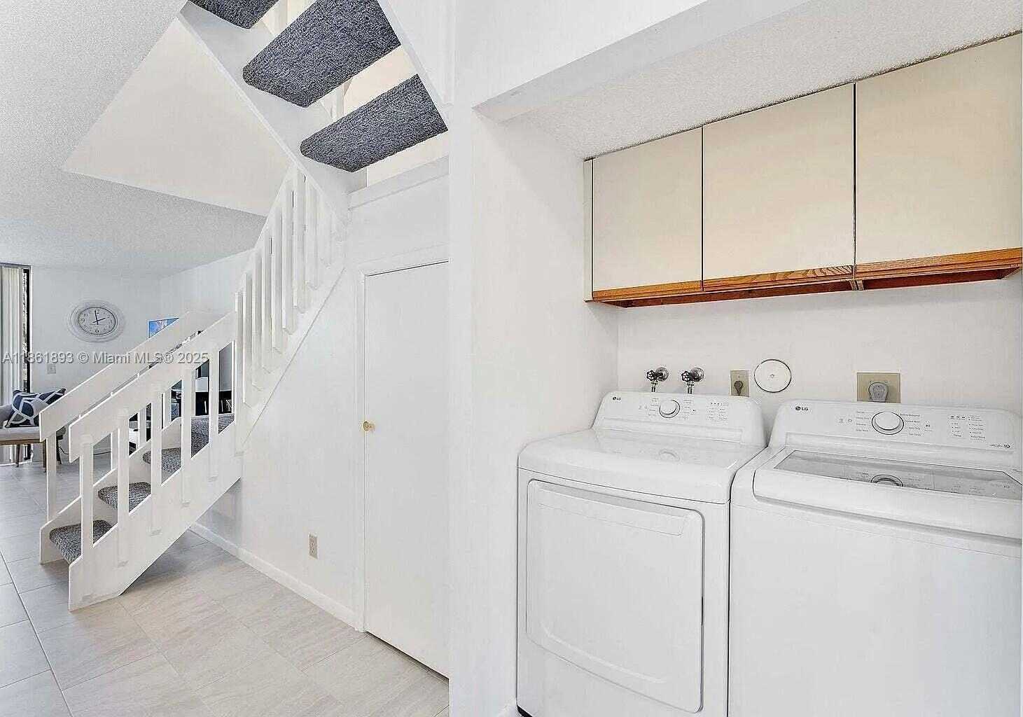 Small Image of 4575 SOUTH CARAMBOLA CIR S #27206, Coconut Creek Number 8