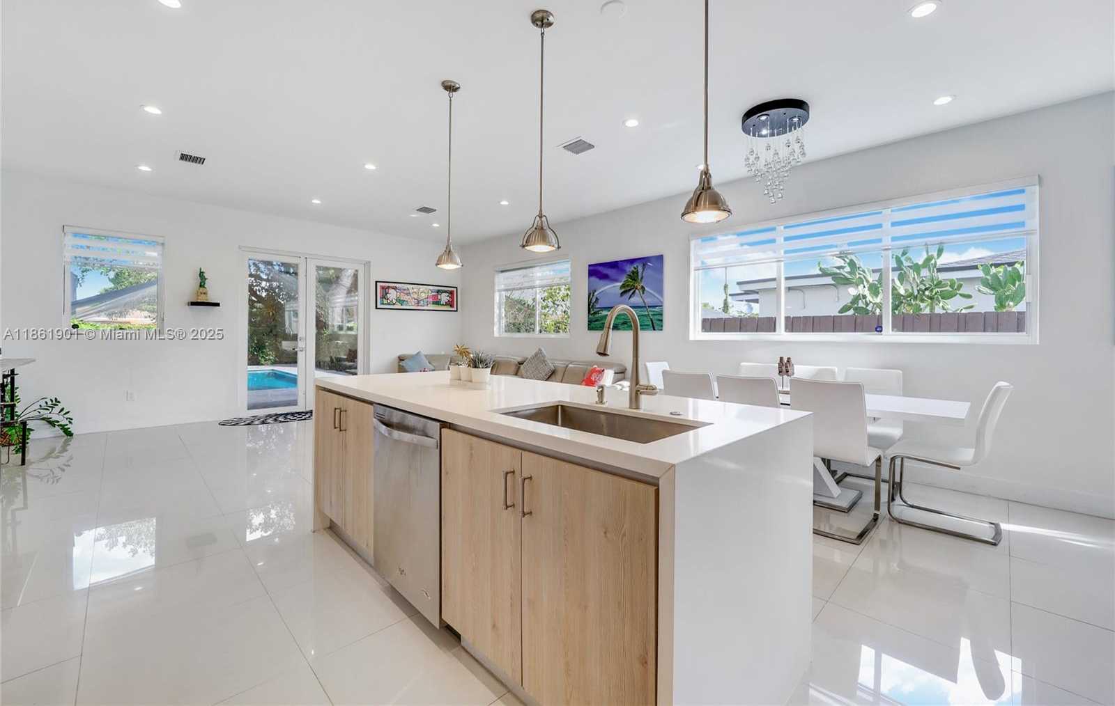 Small Image of 2943 SOUTH WEST 23RD ST, Miami Number 3