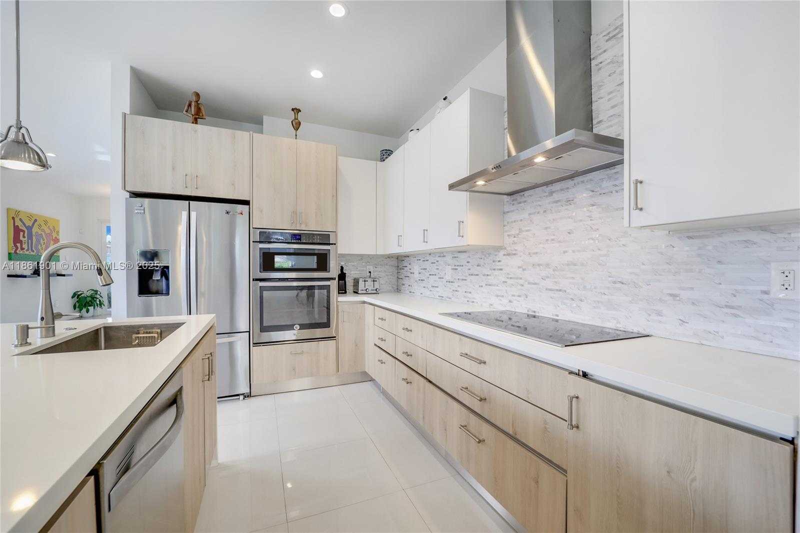 Small Image of 2943 SOUTH WEST 23RD ST, Miami Number 4