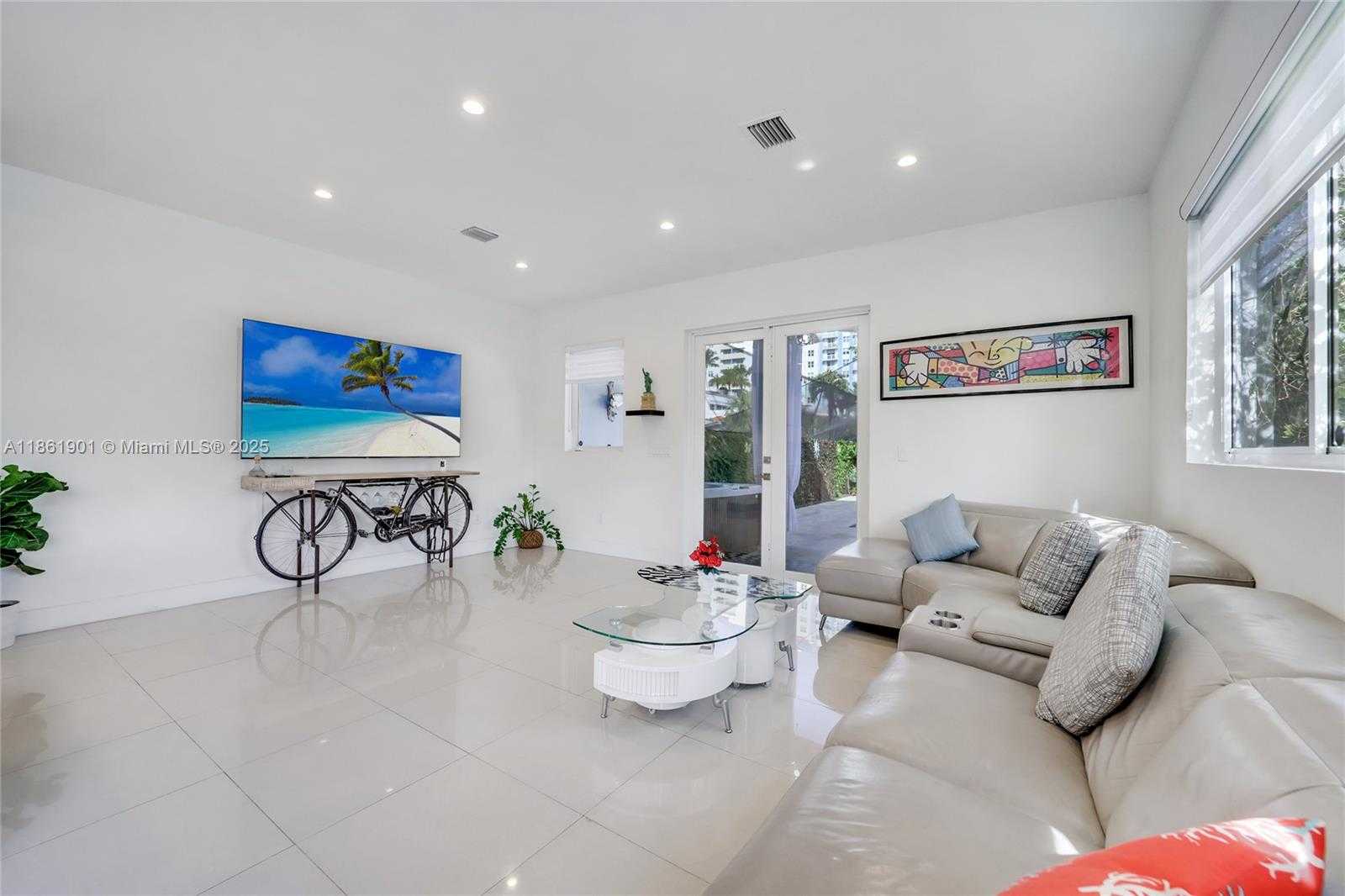 Small Image of 2943 SOUTH WEST 23RD ST, Miami Number 6
