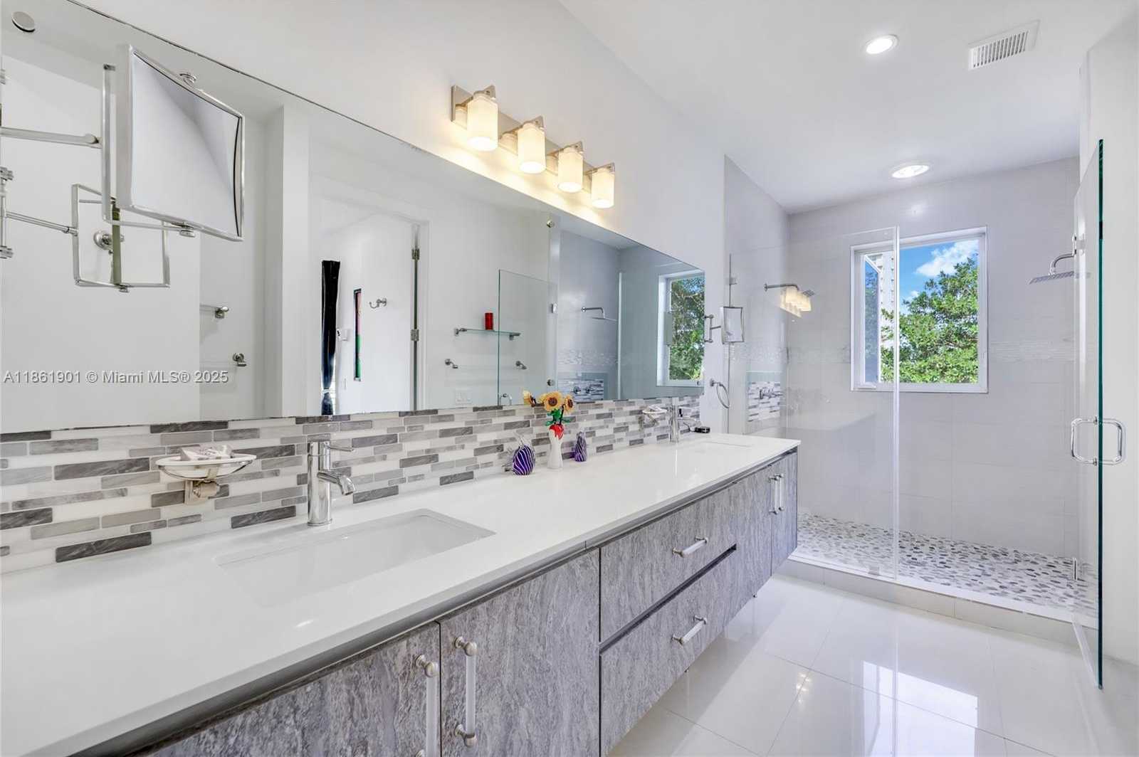 Small Image of 2943 SOUTH WEST 23RD ST, Miami Number 9