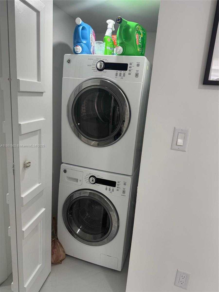 Small Image of 6423 COLLINS AVE #401, Miami Beach Number 12