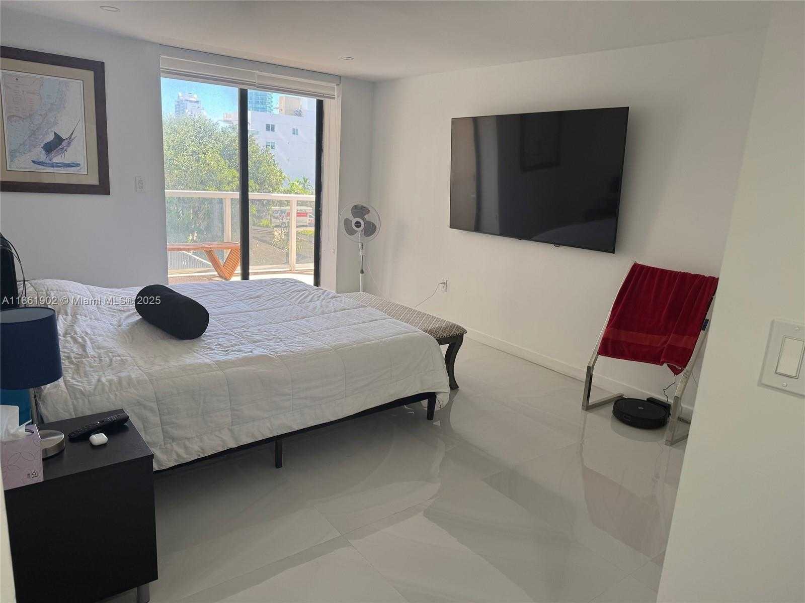 Small Image of 6423 COLLINS AVE #401, Miami Beach Number 14