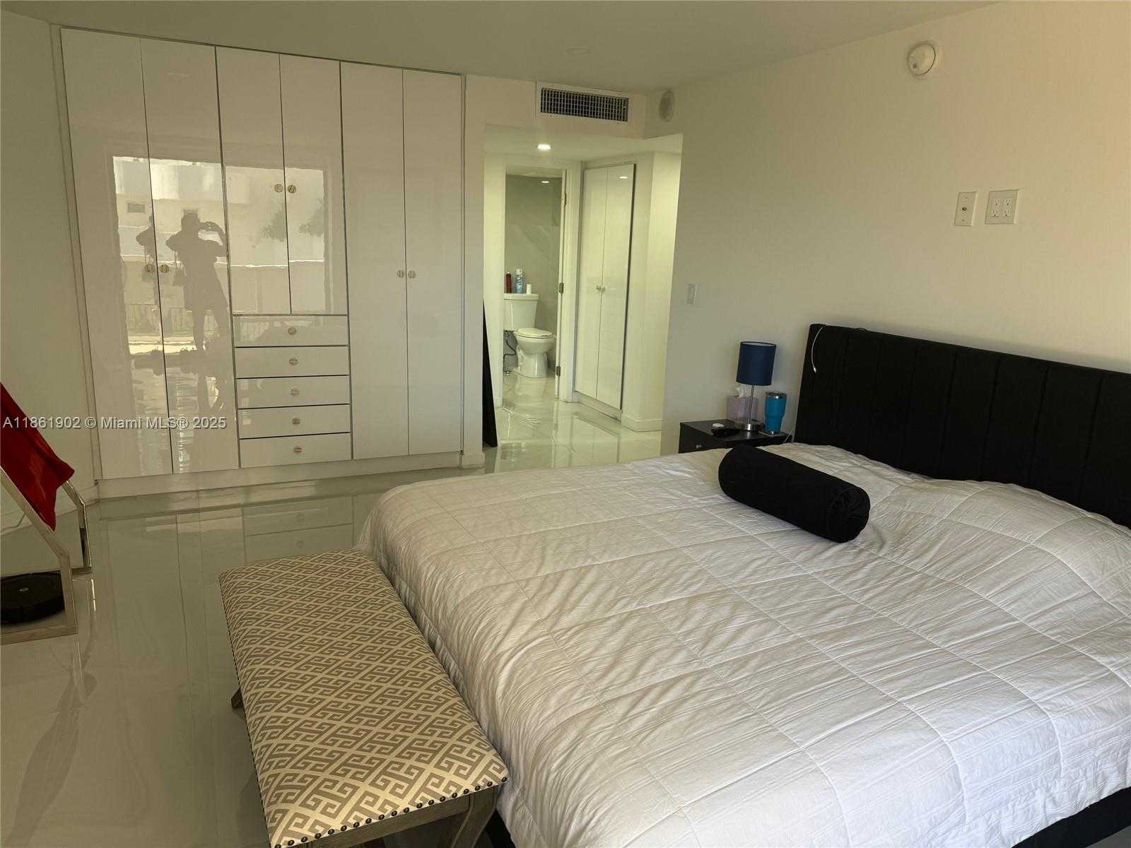 Small Image of 6423 COLLINS AVE #401, Miami Beach Number 15