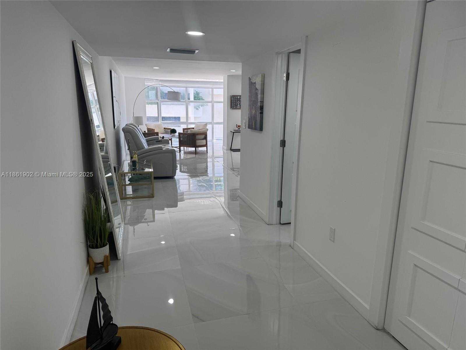 Small Image of 6423 COLLINS AVE #401, Miami Beach Number 2