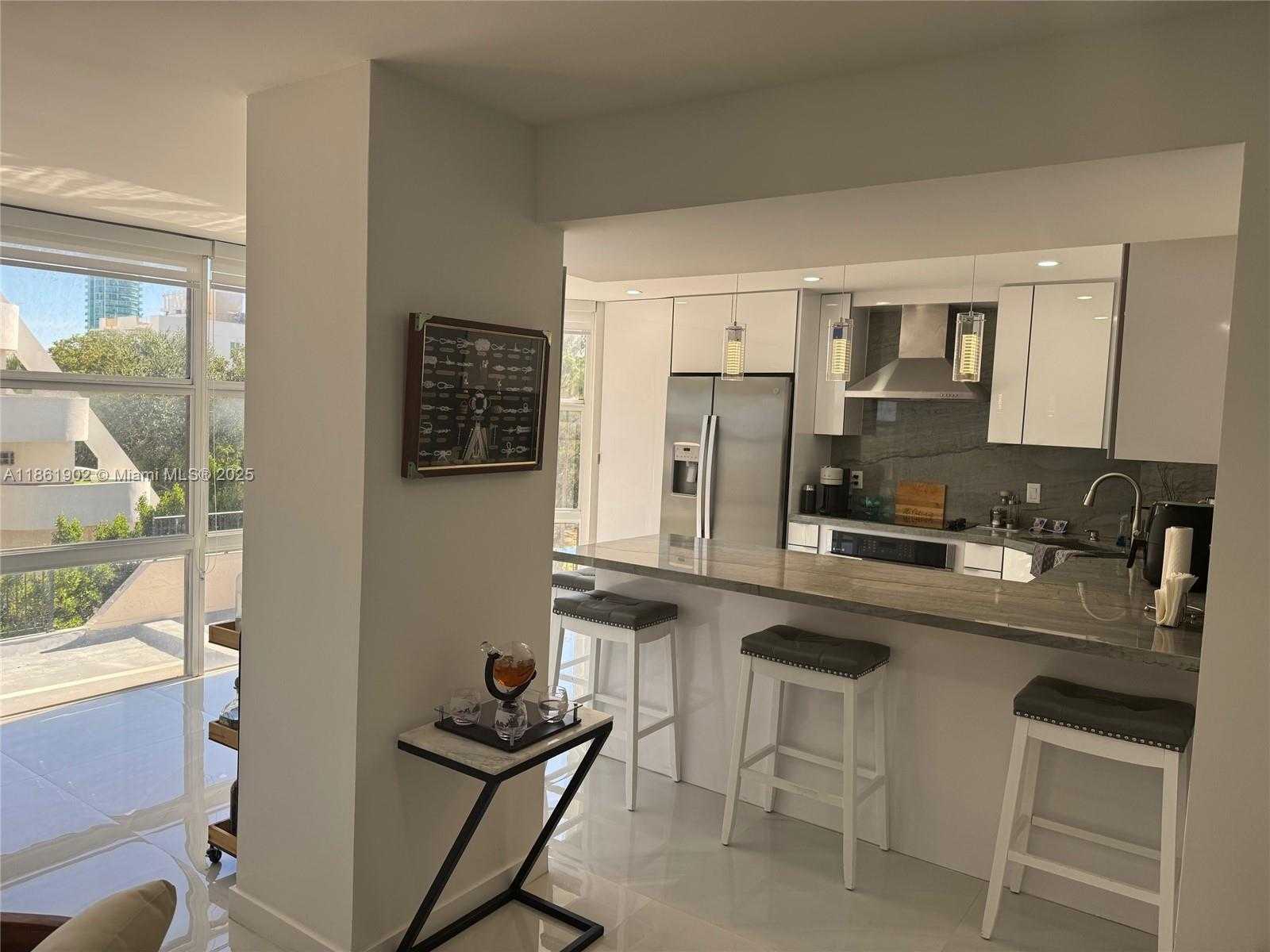 Small Image of 6423 COLLINS AVE #401, Miami Beach Number 5