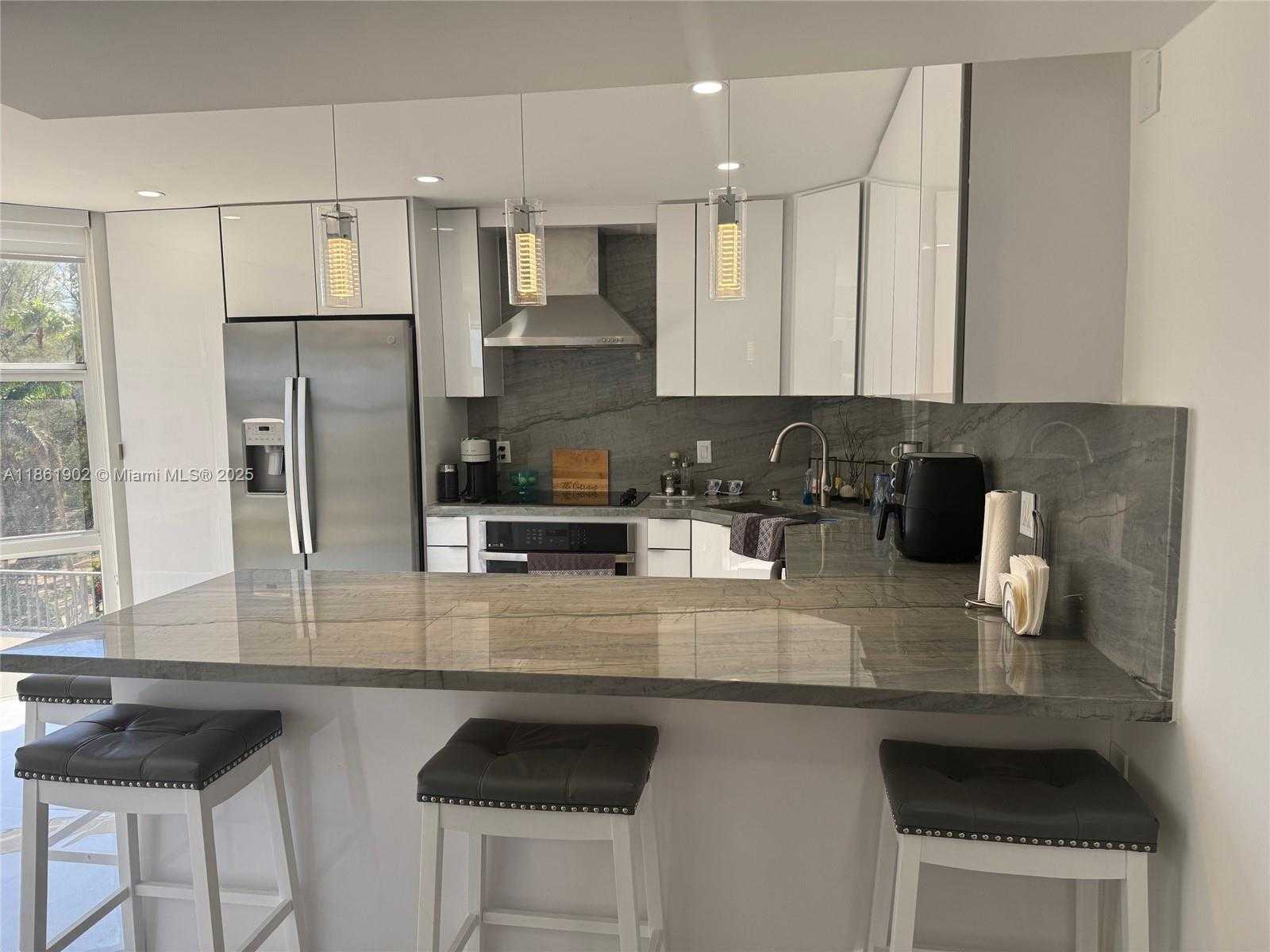 Small Image of 6423 COLLINS AVE #401, Miami Beach Number 6