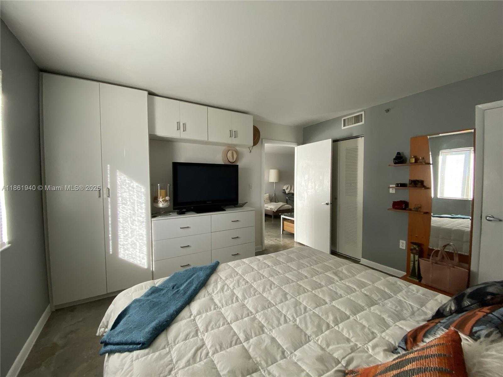 Small Image of 1401 BAY RD #405, Miami Beach Number 11