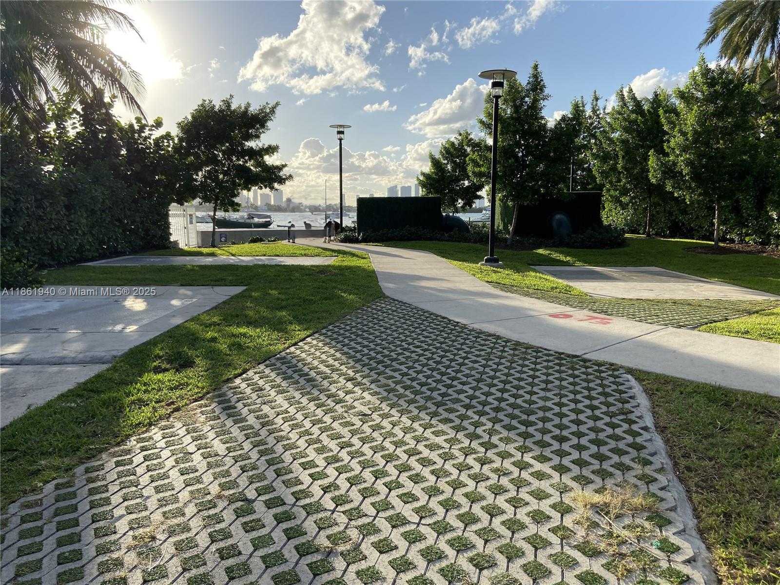 Small Image of 1401 BAY RD #405, Miami Beach Number 14