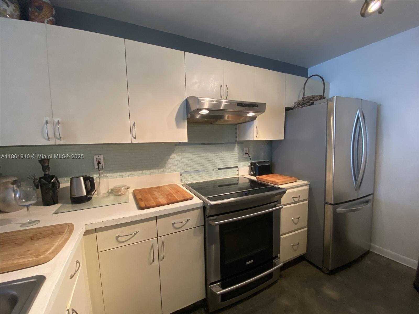 Small Image of 1401 BAY RD #405, Miami Beach Number 7