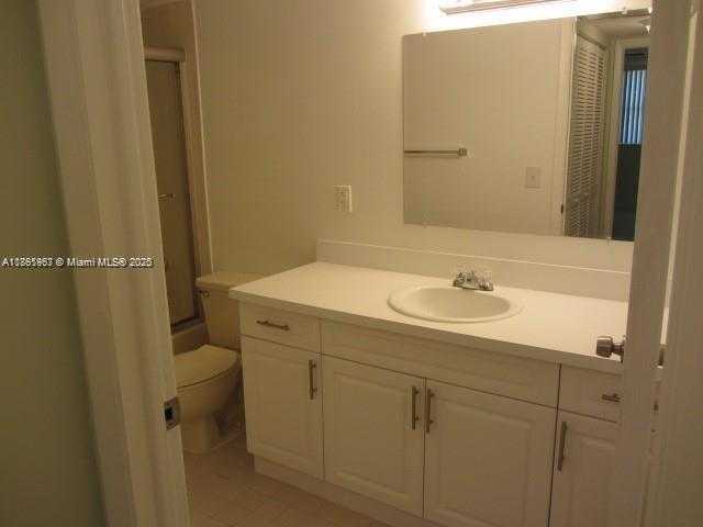 Small Image of 8343 LAKE DR #302, Doral Number 2