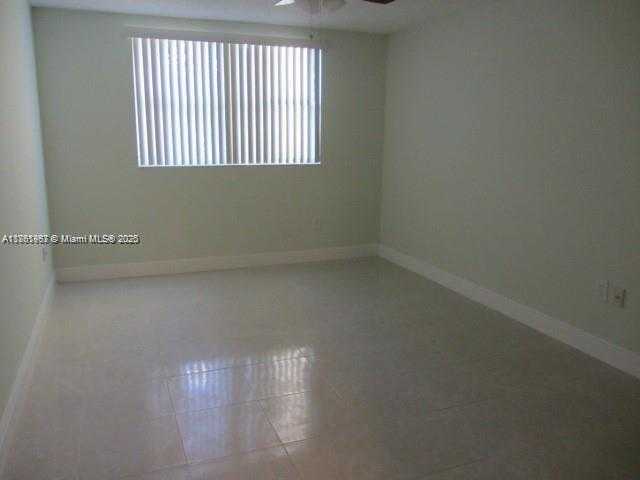 Small Image of 8343 LAKE DR #302, Doral Number 3