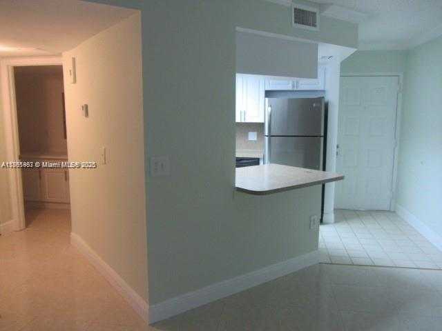 Small Image of 8343 LAKE DR #302, Doral Number 4