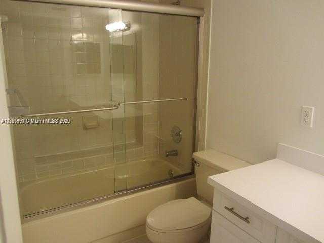 Small Image of 8343 LAKE DR #302, Doral Number 6