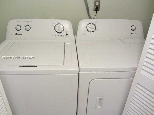Small Image of 8343 LAKE DR #302, Doral Number 7