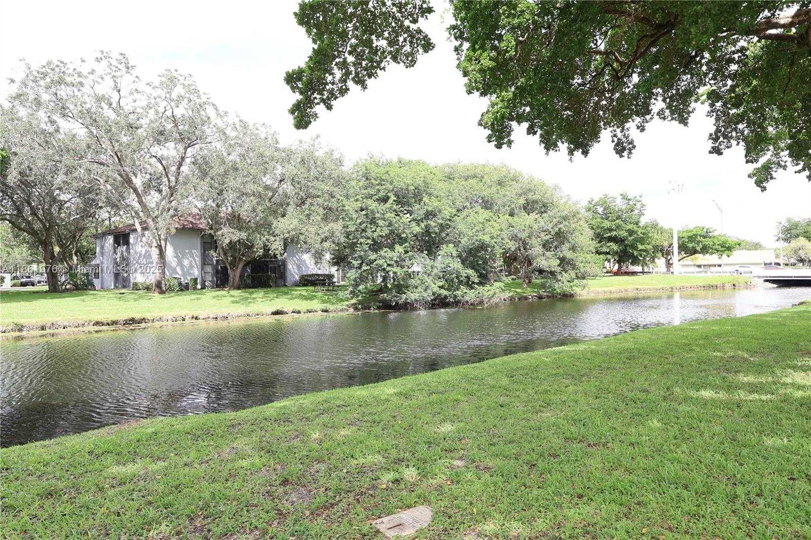 Small Image of 865 NORTH WEST 80TH TER #6, Plantation Number 2