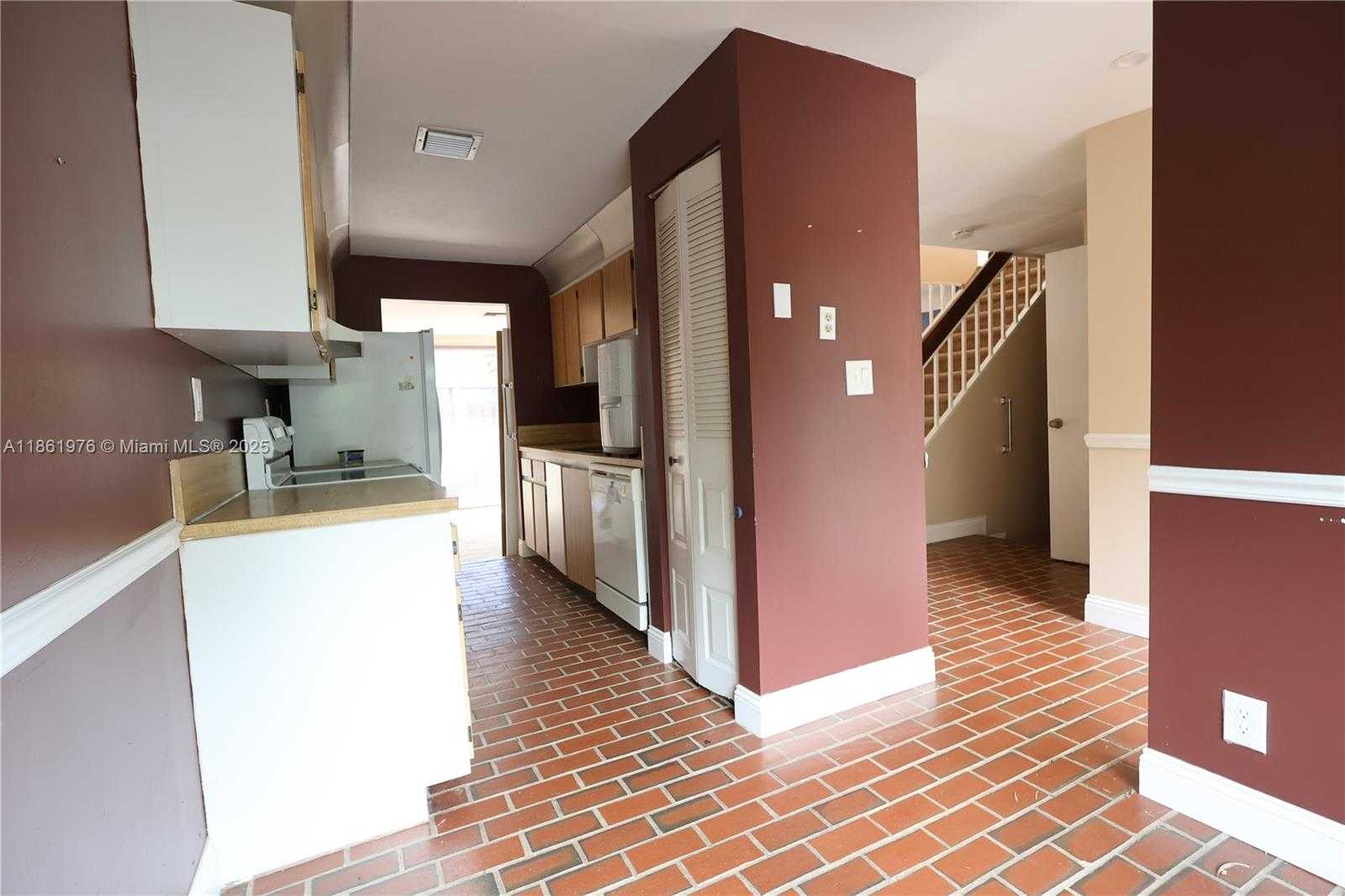 Small Image of 865 NORTH WEST 80TH TER #6, Plantation Number 6