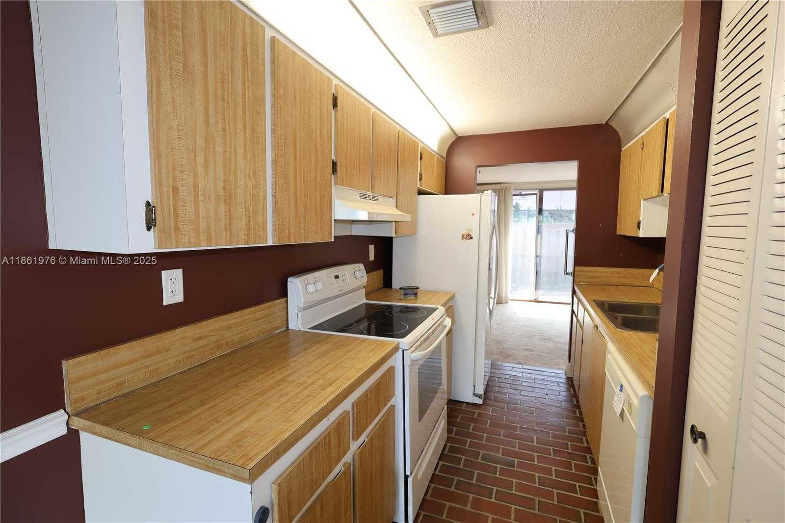 Small Image of 865 NORTH WEST 80TH TER #6, Plantation Number 7