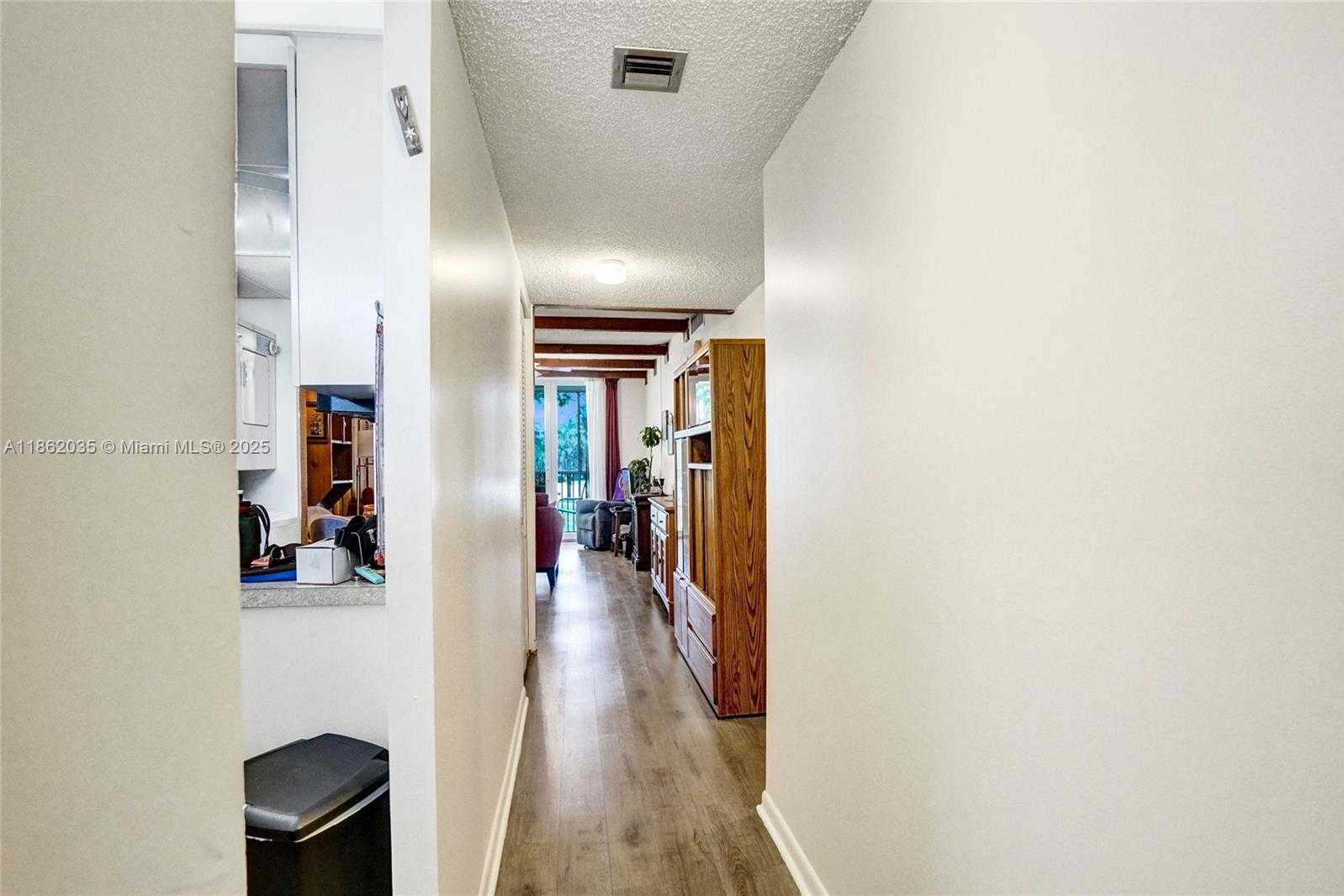 Small Image of 250 JACARANDA DR #206, Plantation Number 4