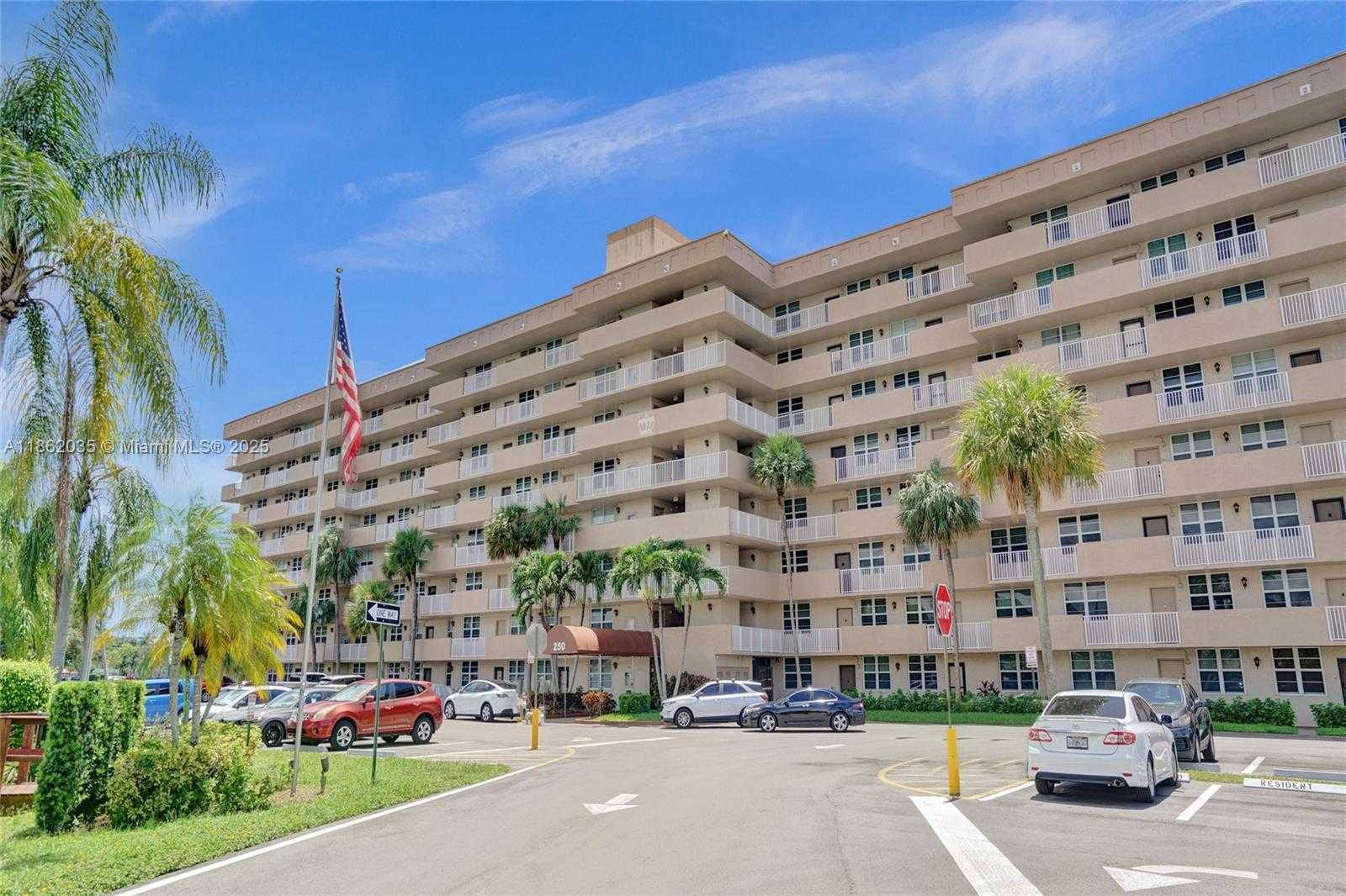 Small Image of 250 JACARANDA DR #206, Plantation Number 40