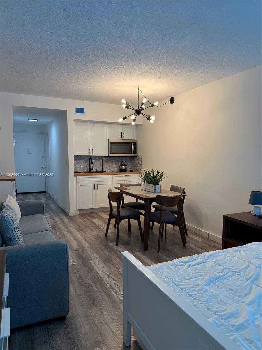 Small Image of 400 KINGS POINT DR #105, Sunny Isles Beach Number 2