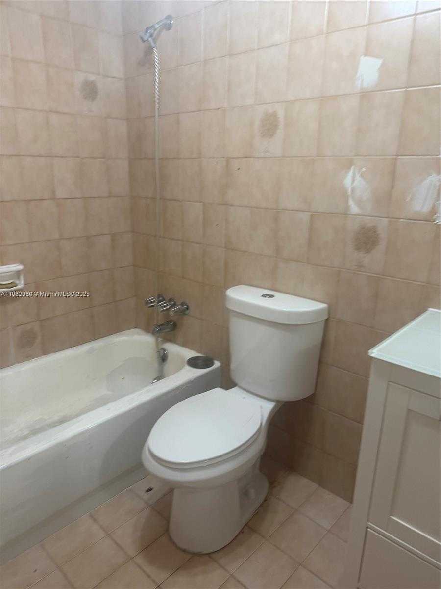 Small Image of 200 177TH DR #107, Sunny Isles Beach Number 13