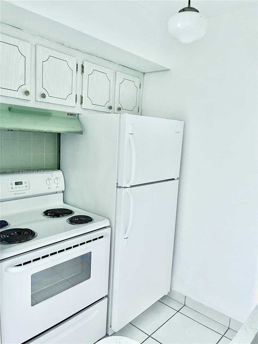 Small Image of 2145 PIERCE ST #421, Hollywood Number 14
