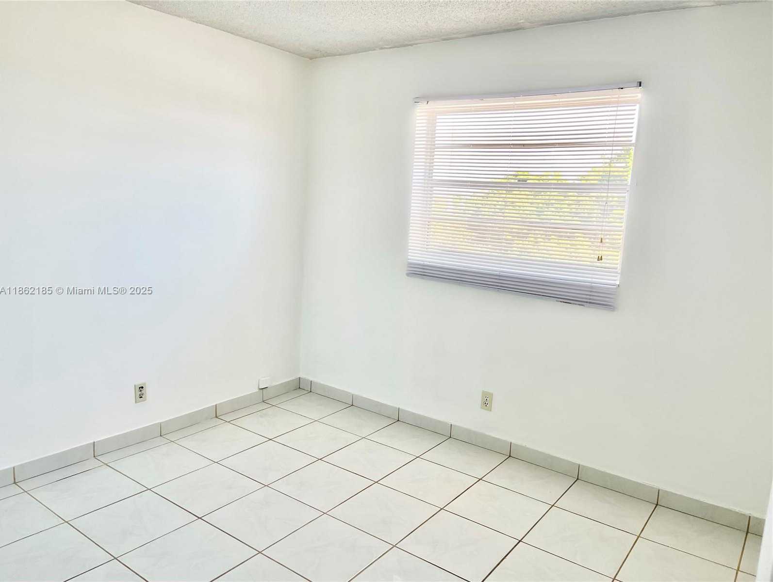 Small Image of 2145 PIERCE ST #421, Hollywood Number 27