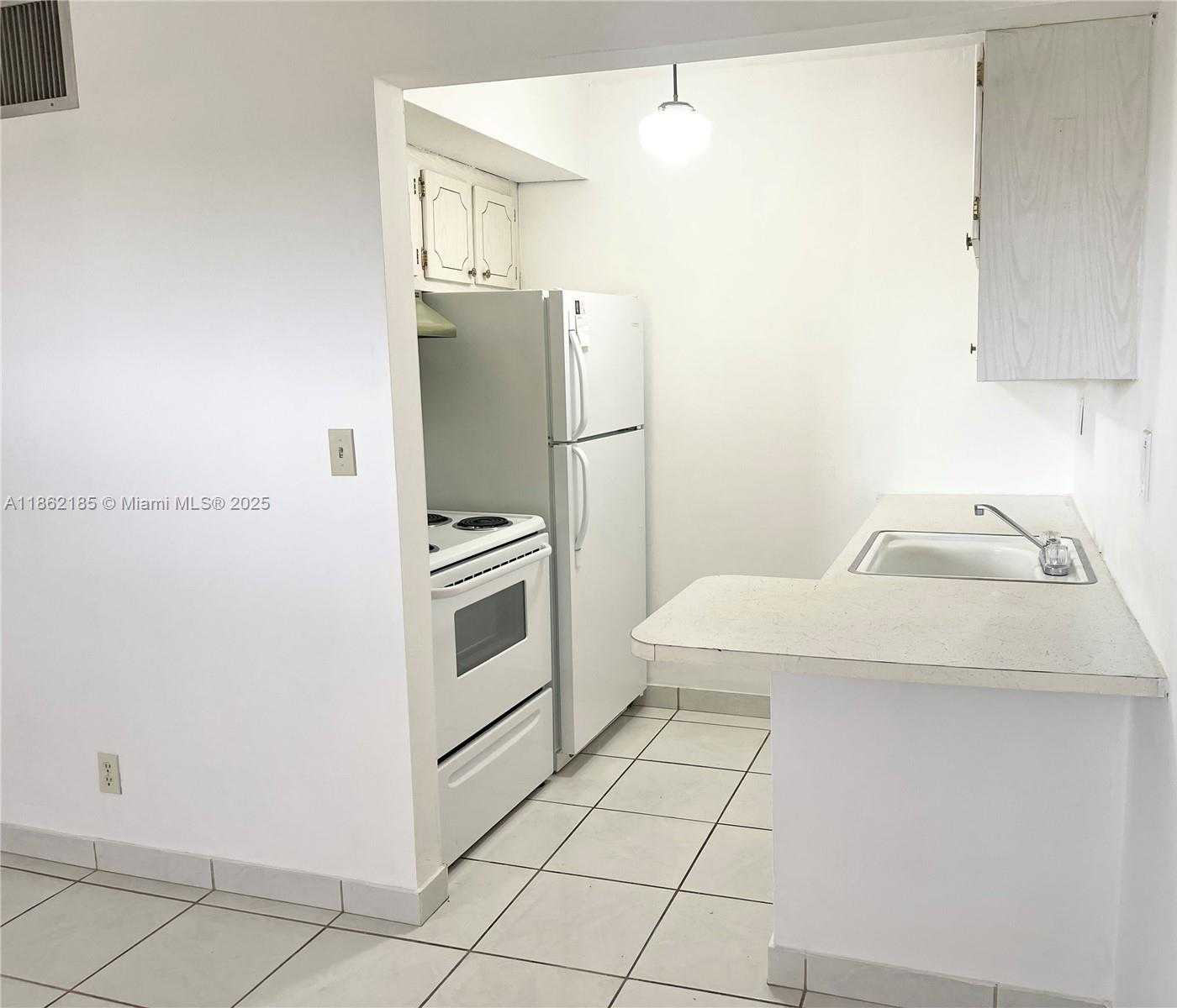 Small Image of 2145 PIERCE ST #421, Hollywood Number 4