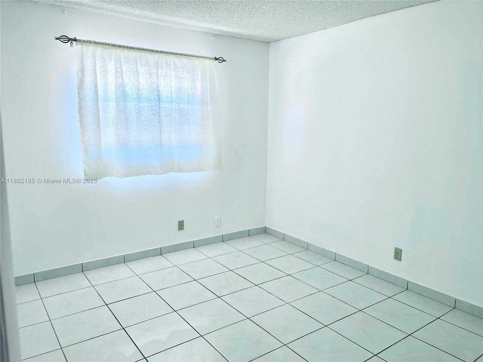 Small Image of 2145 PIERCE ST #421, Hollywood Number 7