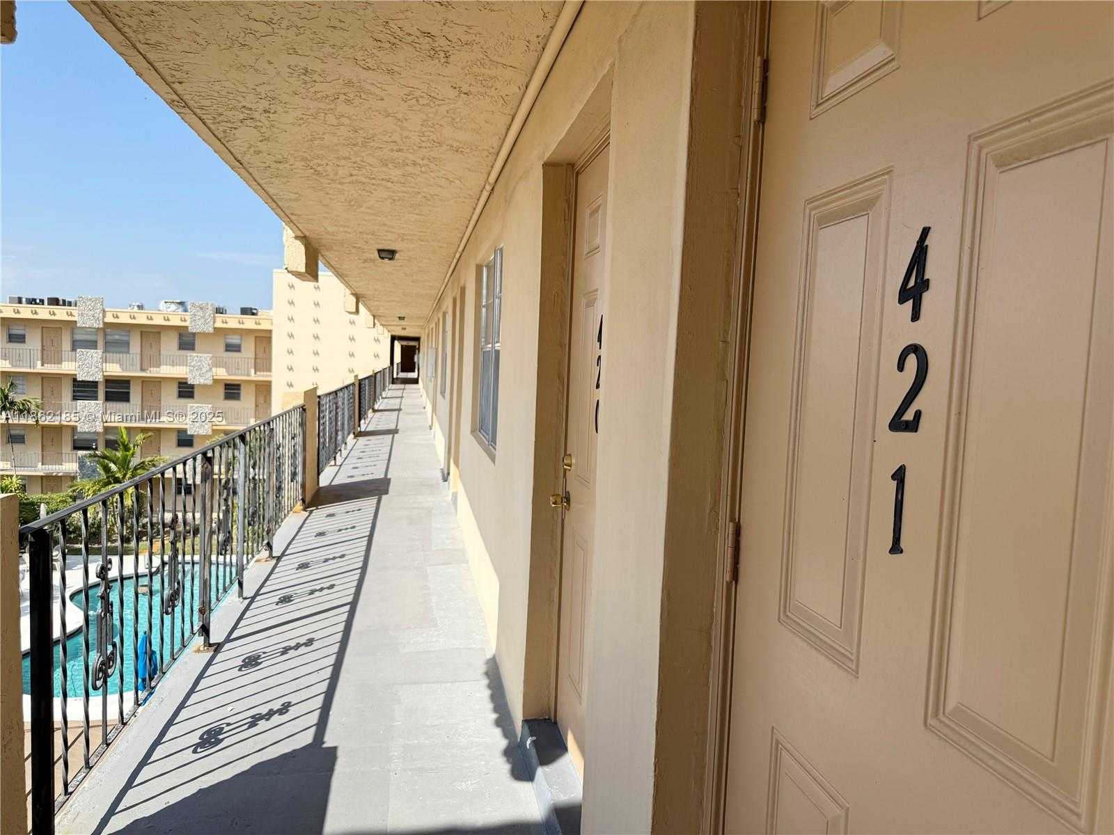 Small Image of 2145 PIERCE ST #421, Hollywood Number 8
