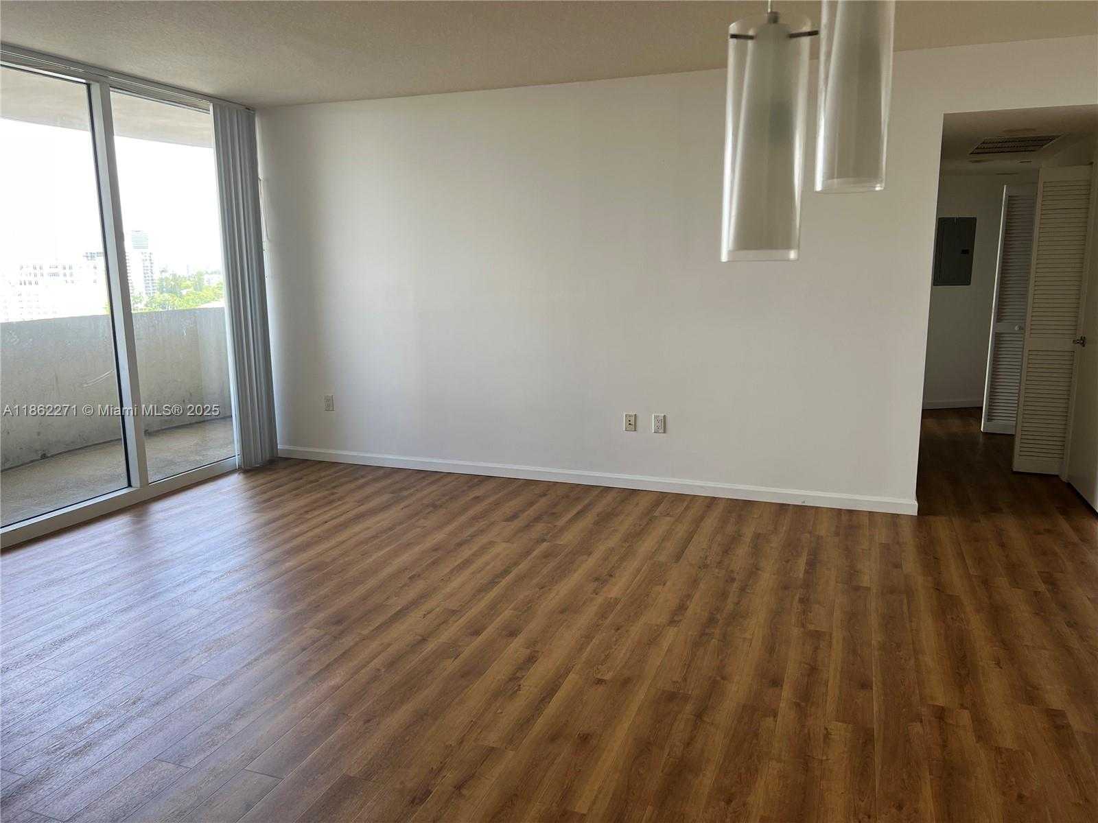 Small Image of 19501 WEST COUNTRY CLUB DR #1411, Aventura Number 16
