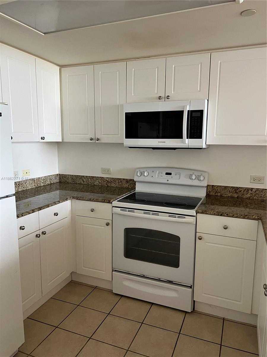 Small Image of 19501 WEST COUNTRY CLUB DR #1411, Aventura Number 18