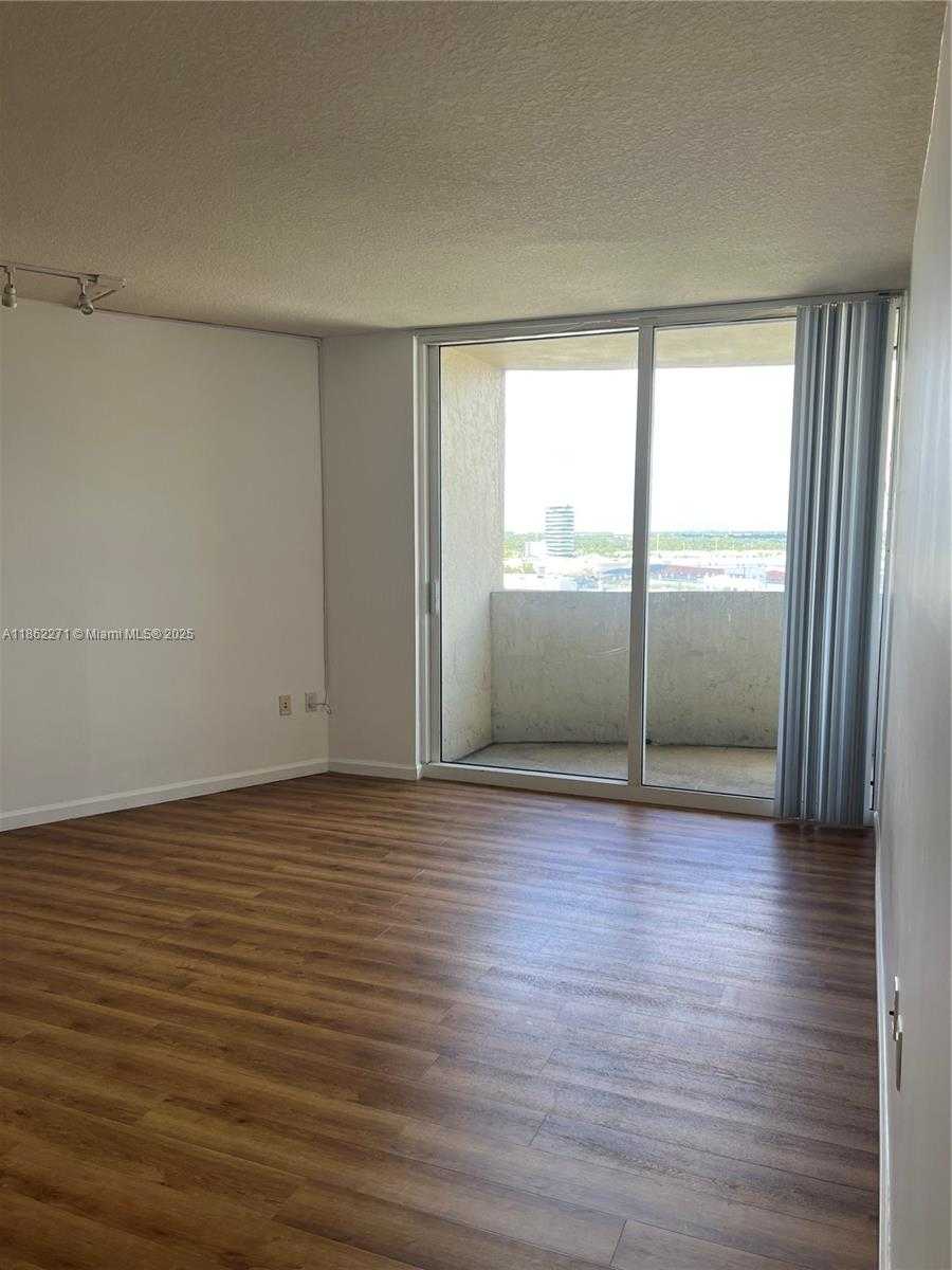 Small Image of 19501 WEST COUNTRY CLUB DR #1411, Aventura Number 2