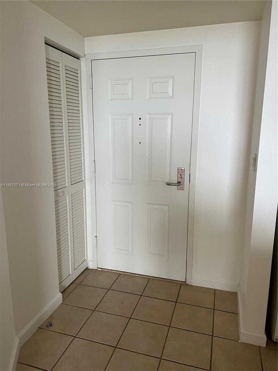 Small Image of 19501 WEST COUNTRY CLUB DR #1411, Aventura Number 4