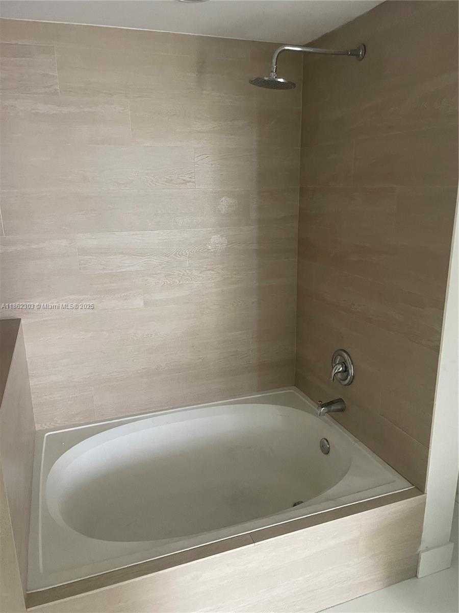 Small Image of 3155 NORTH EAST 184TH ST #8105, Aventura Number 4