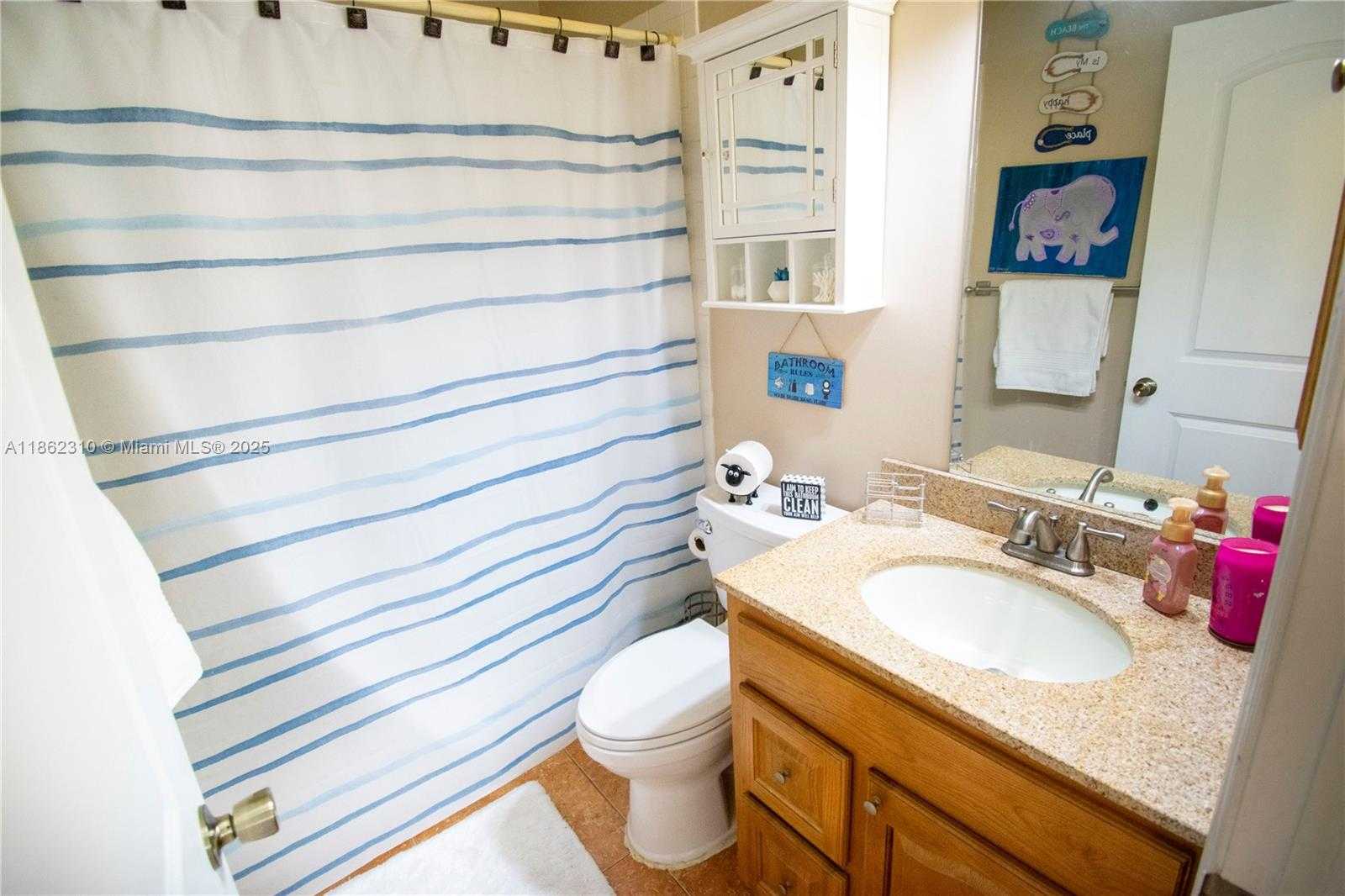 Small Image of 17472 SOUTH WEST 140TH CT, Miami Number 12