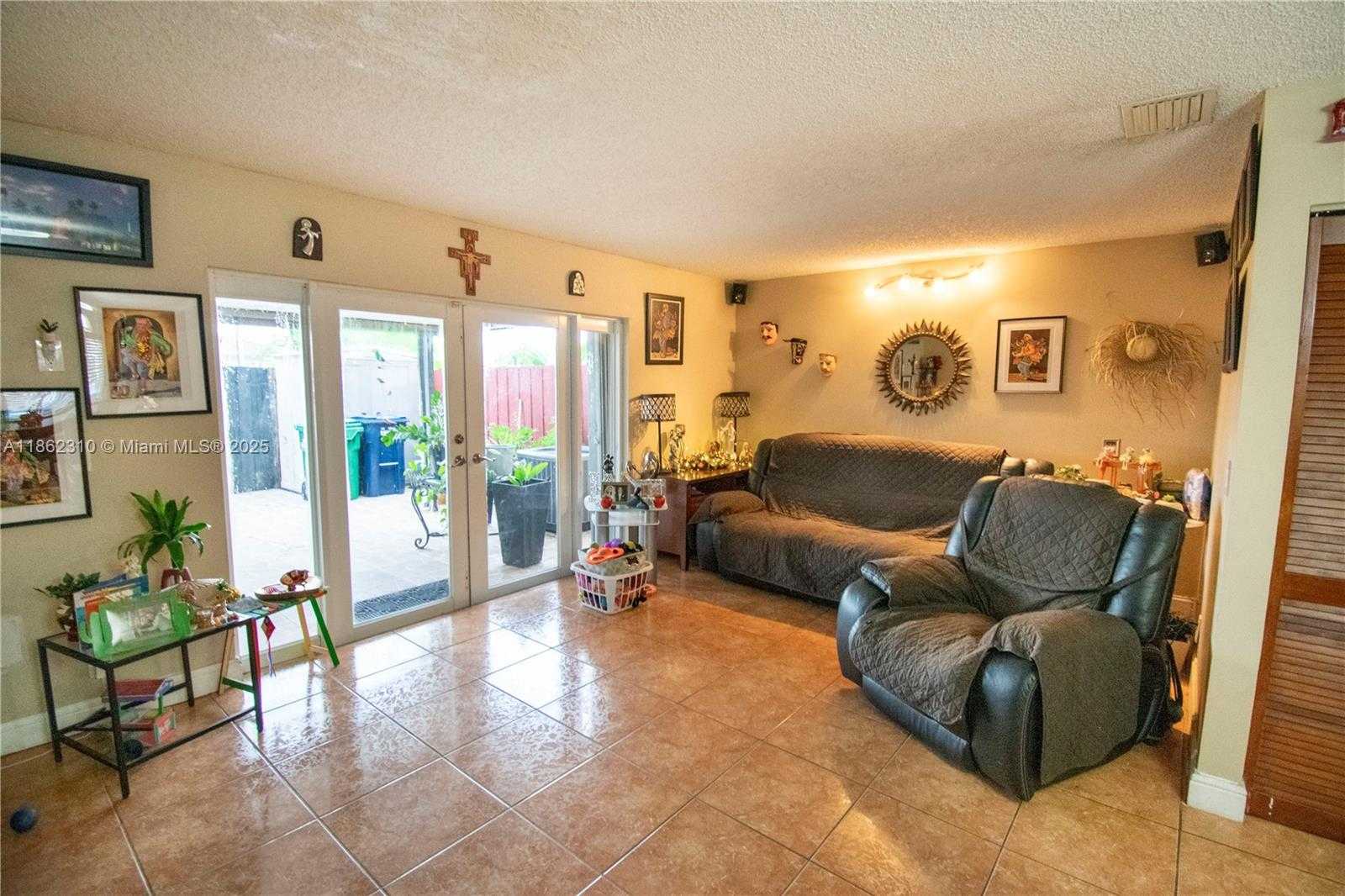 Small Image of 17472 SOUTH WEST 140TH CT, Miami Number 15